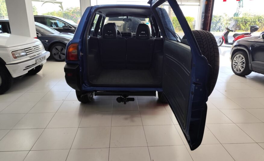 TOYOTA RAV4 2.0