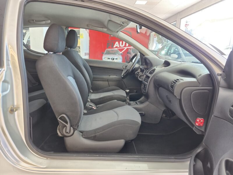 PEUGEOT 206 1.4
