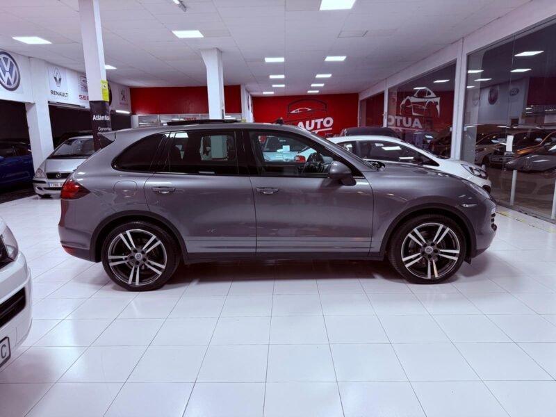 PORSCHE Cayenne 3.0