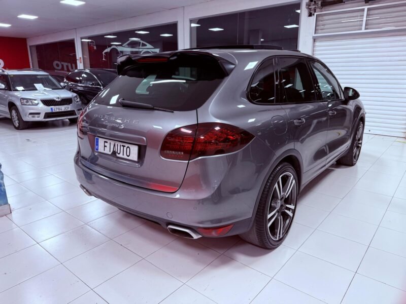 PORSCHE Cayenne 3.0