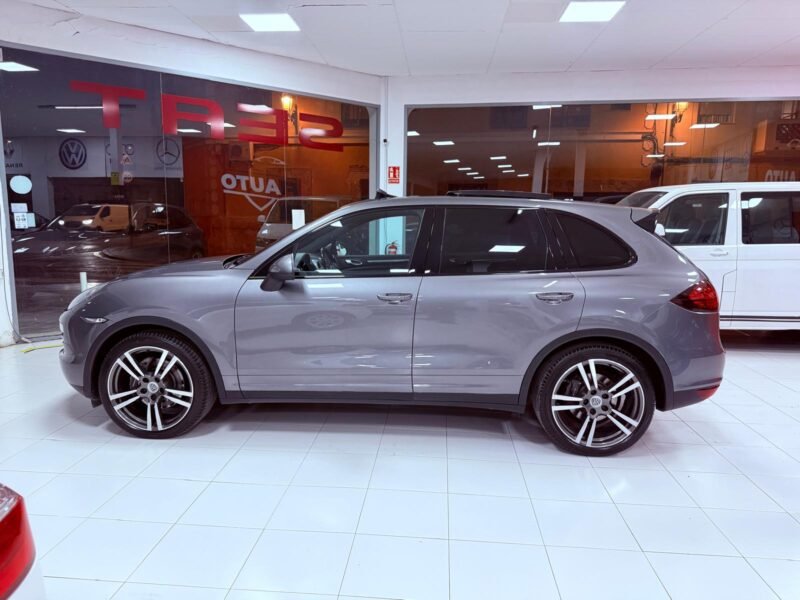 PORSCHE Cayenne 3.0