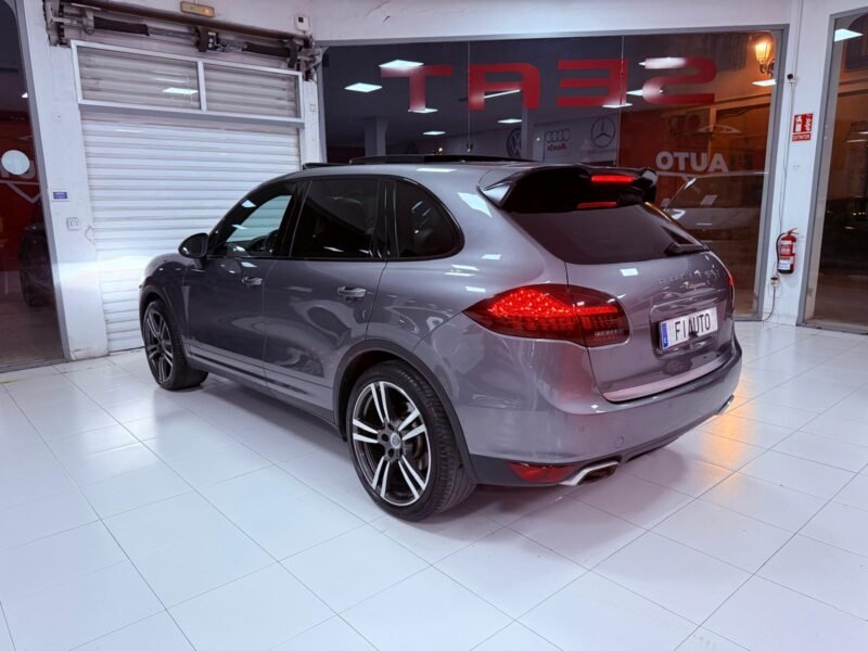 PORSCHE Cayenne 3.0