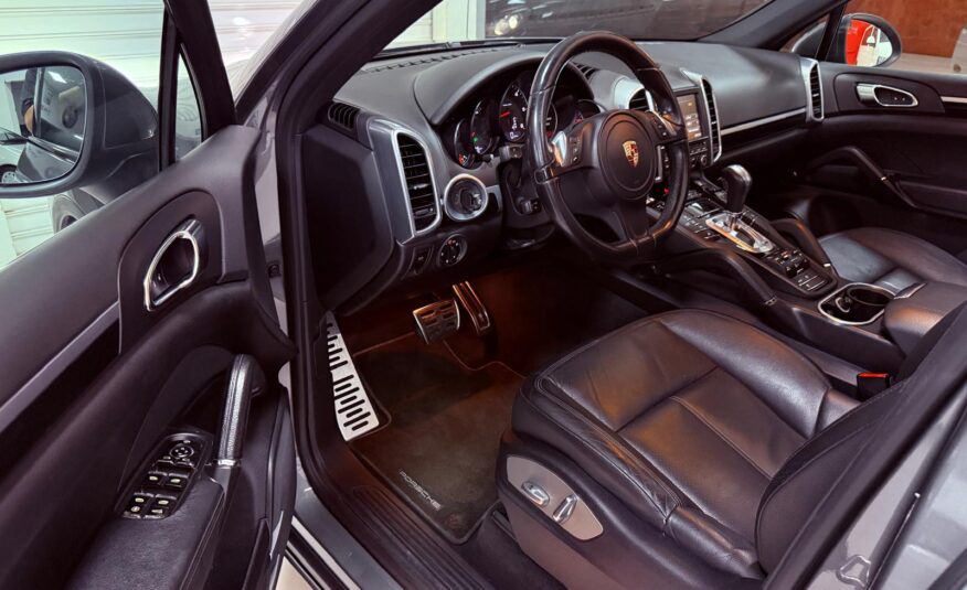 PORSCHE Cayenne 3.0