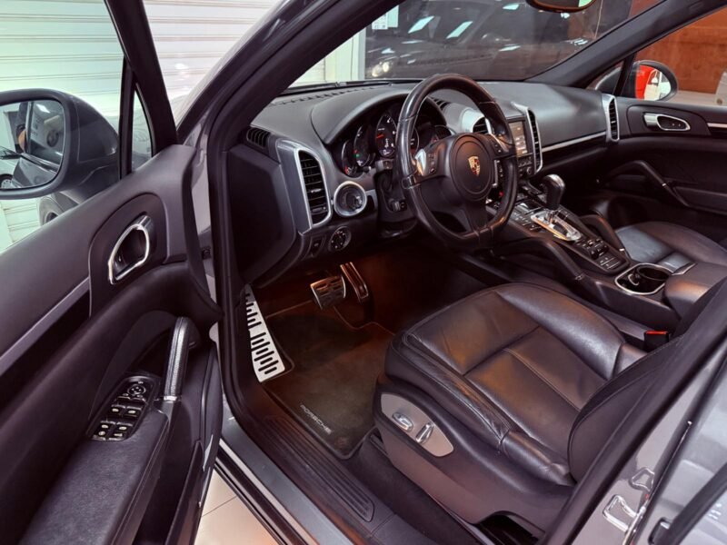 PORSCHE Cayenne 3.0