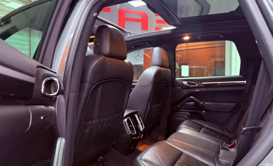 PORSCHE Cayenne 3.0