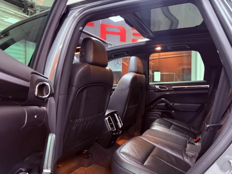 PORSCHE Cayenne 3.0