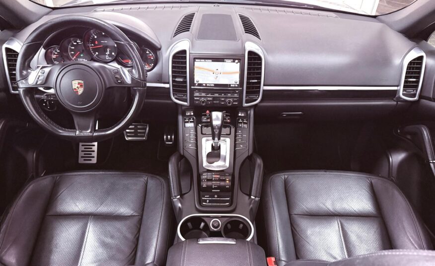PORSCHE Cayenne 3.0