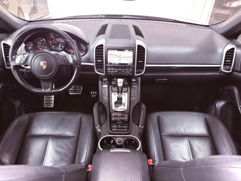 PORSCHE Cayenne 3.0