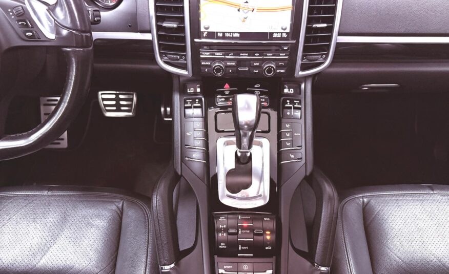 PORSCHE Cayenne 3.0