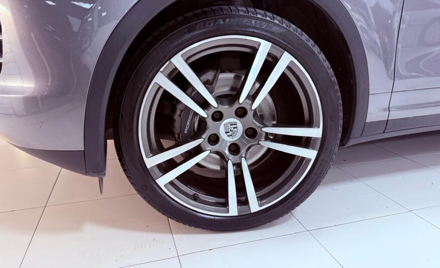 PORSCHE Cayenne 3.0