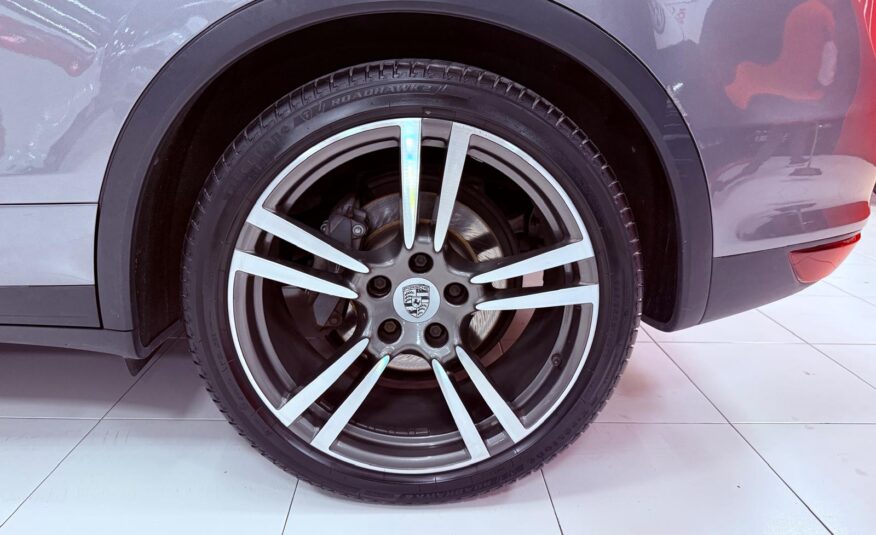 PORSCHE Cayenne 3.0