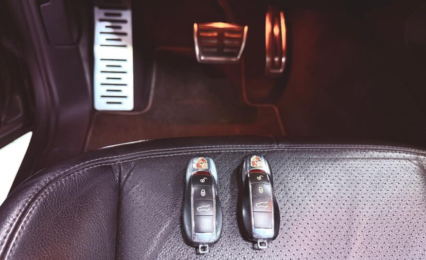 PORSCHE Cayenne 3.0