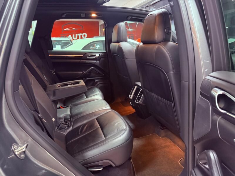 PORSCHE Cayenne 3.0