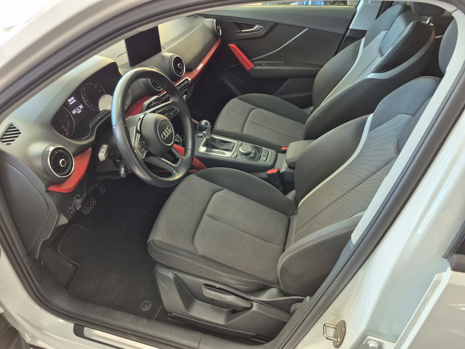 AUDI Q2 30 TDI 116 BLAK Line edition 