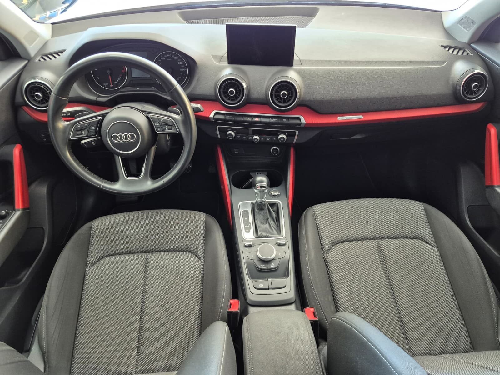 AUDI Q2 30 TDI 116 BLAK Line edition 