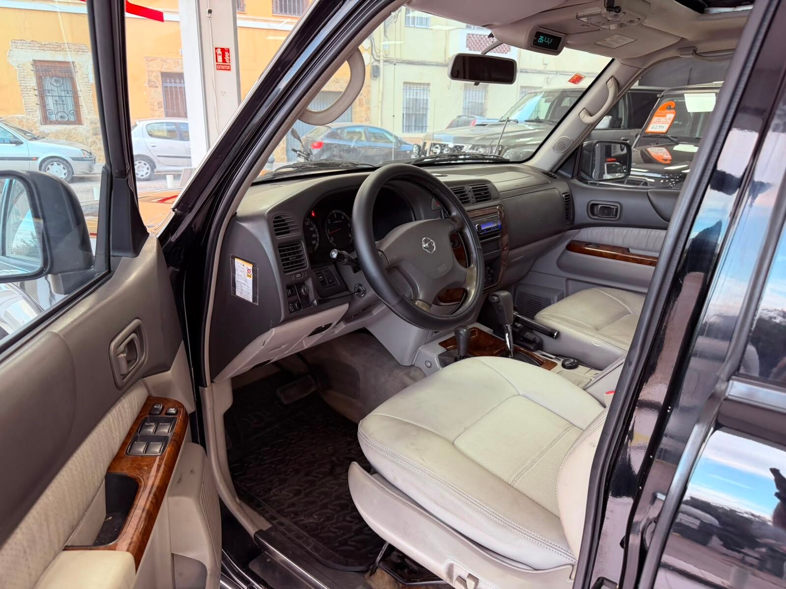 NISSAN 3.0 DI 158 luxury