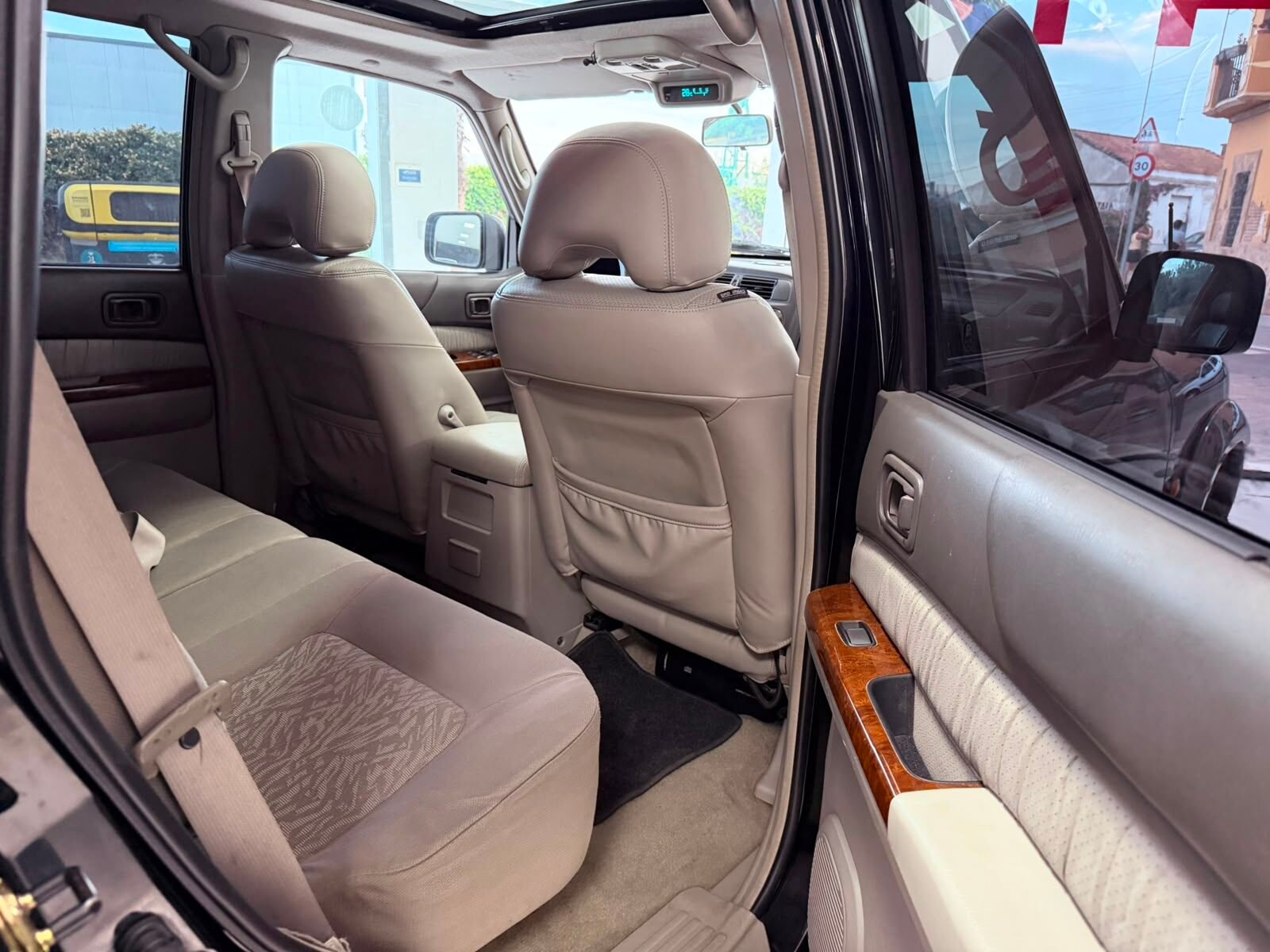 NISSAN 3.0 DI 158 luxury