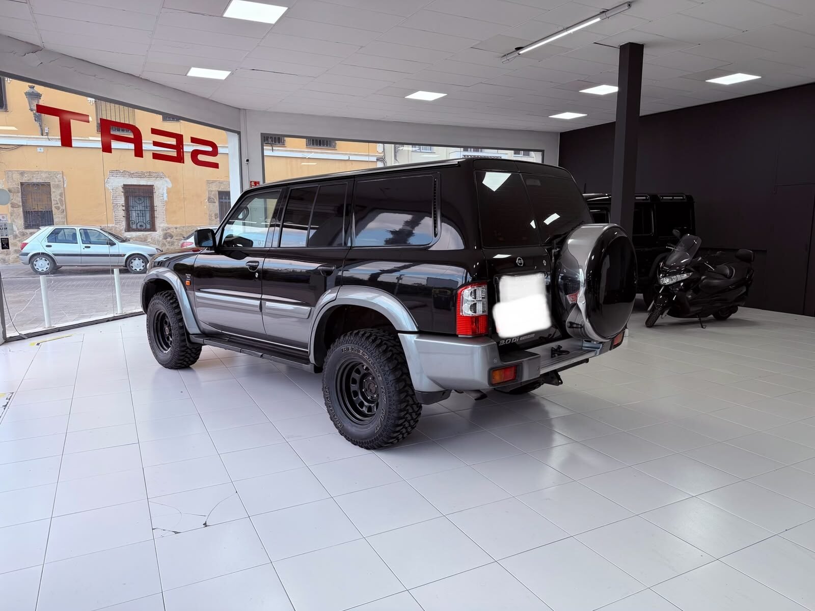 NISSAN 3.0 DI 158 luxury